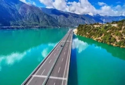 中國顏值最高的'高速公路'，風(fēng)景勝過瑞士，網(wǎng)友 自駕嗨翻天！